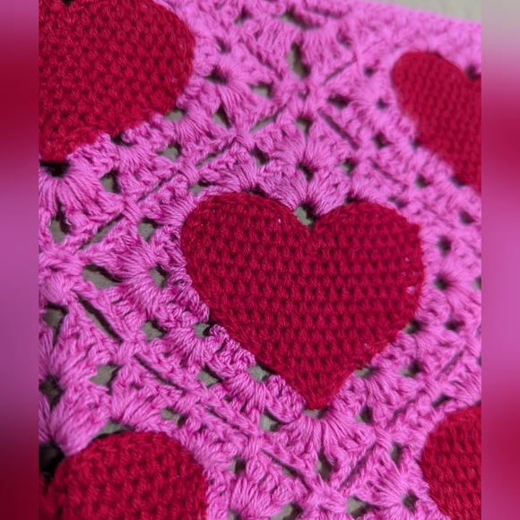 Pink Red Heart Knit Crochet Bandana Hair Handkerchief Access… NWT - Picture 3 of 3